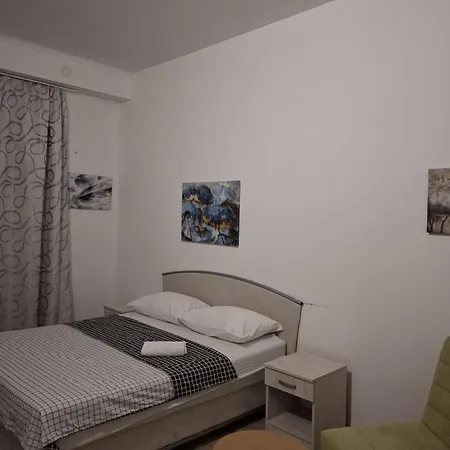 Aparmani Park Centar Τρέμπινιε